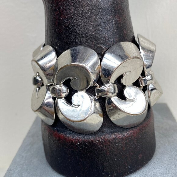 Vintage Monet Silver Tone Link Swirl Bracelet 7
